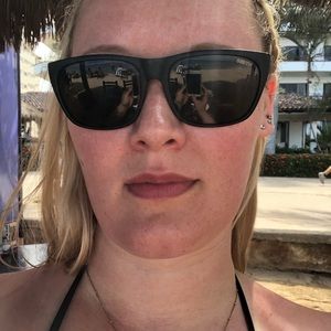 Meet your Posher, Nicole marie